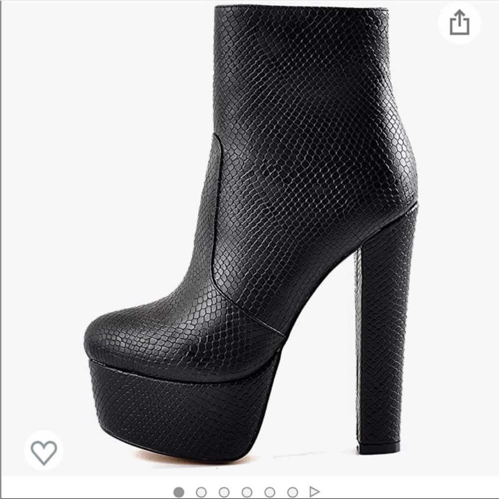 YRU Doupe Heeled platform boots